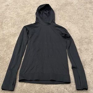 Lululemon black Running it’s Rulu patterned, hooded with thumb holes. Size 6